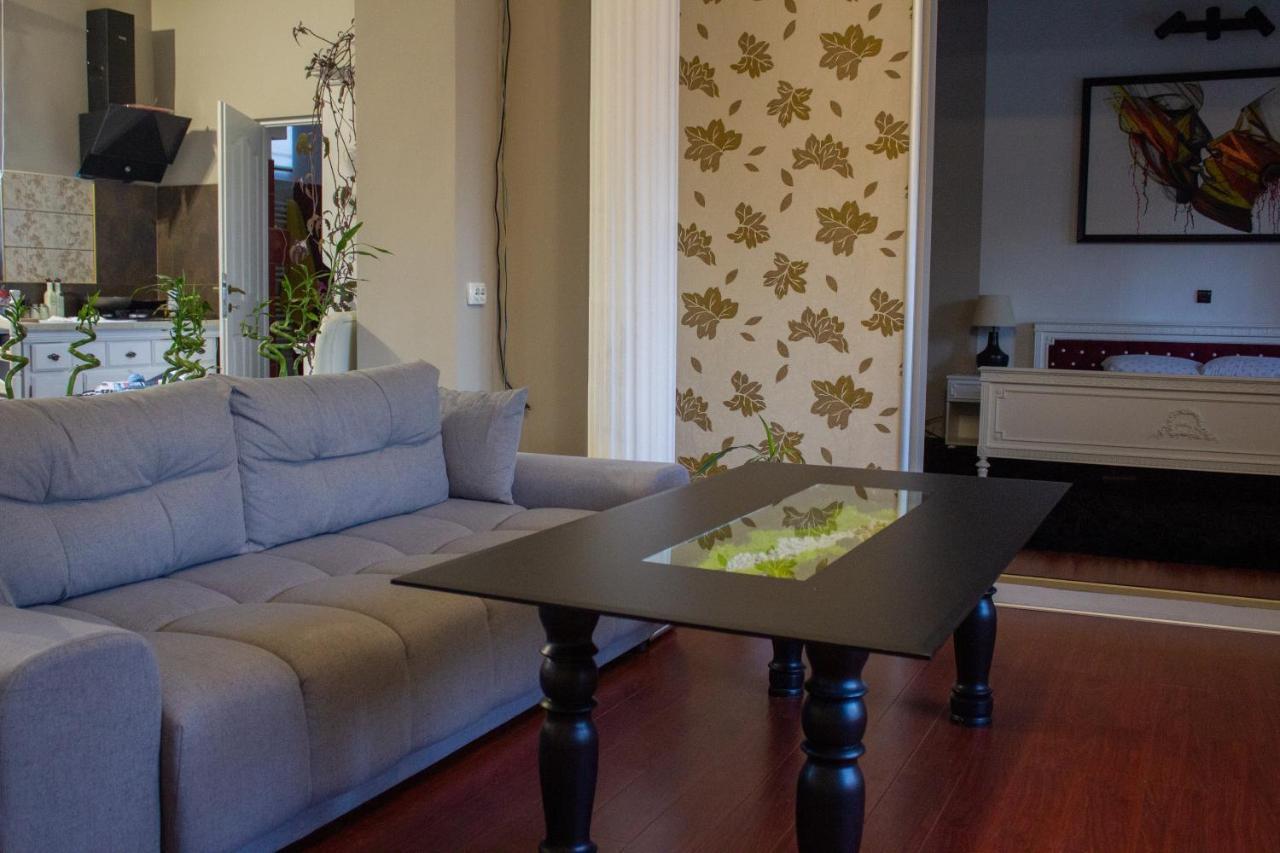 Yox Apartment 1 Oradea Bagian luar foto