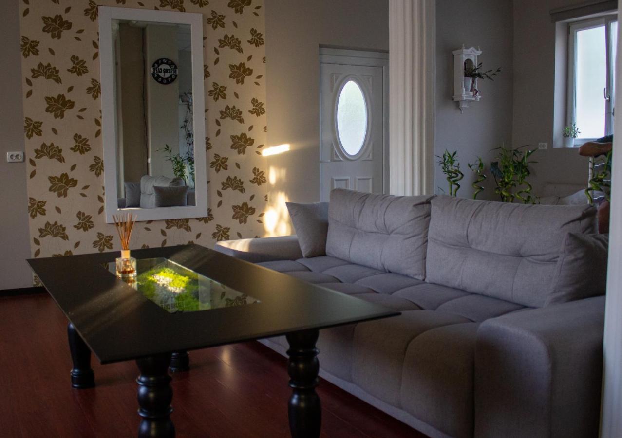 Yox Apartment 1 Oradea Bagian luar foto