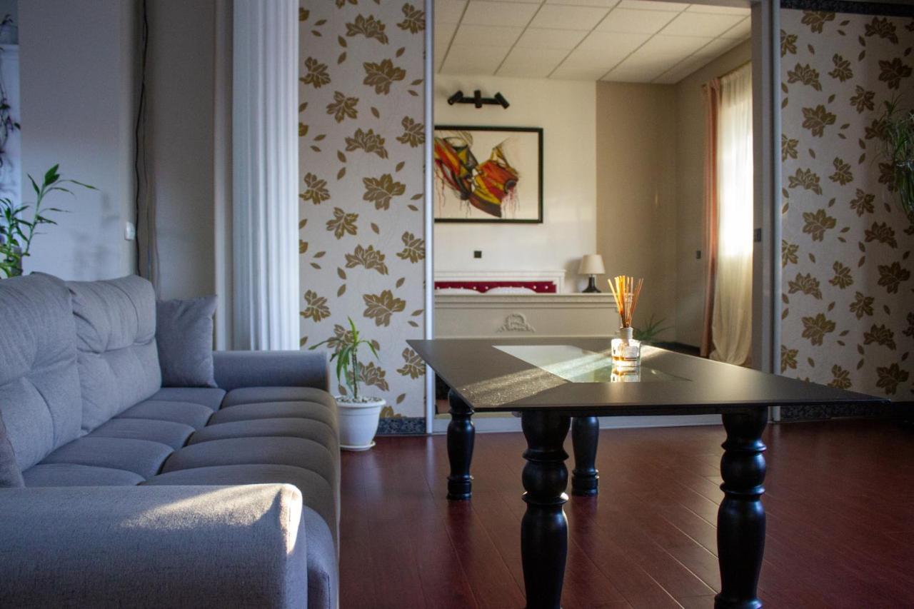Yox Apartment 1 Oradea Bagian luar foto