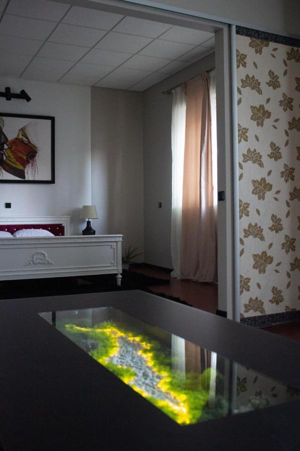 Yox Apartment 1 Oradea Bagian luar foto