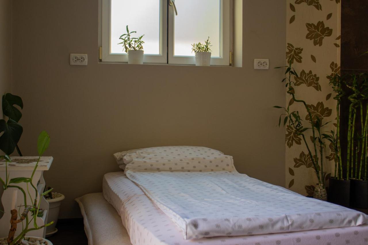 Yox Apartment 1 Oradea Bagian luar foto