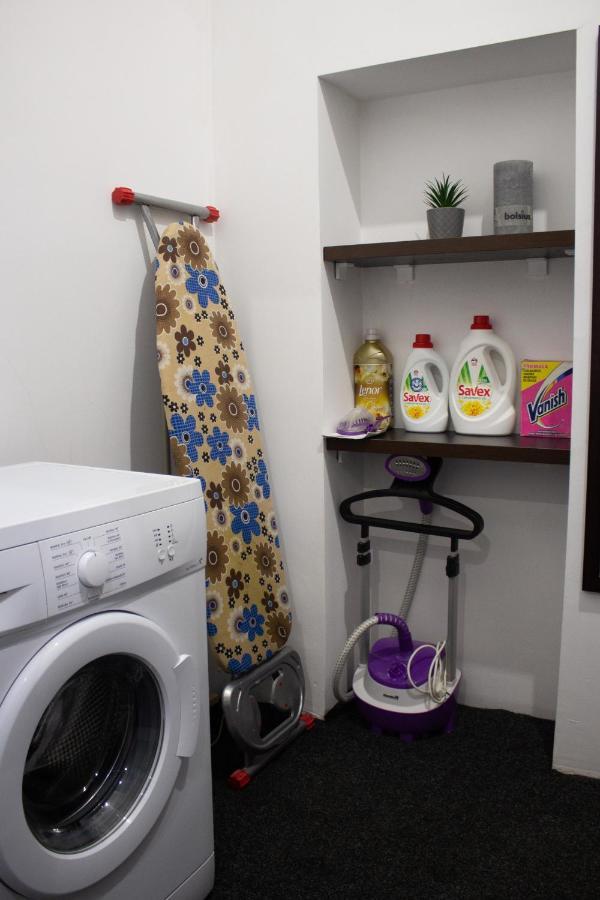 Yox Apartment 1 Oradea Bagian luar foto
