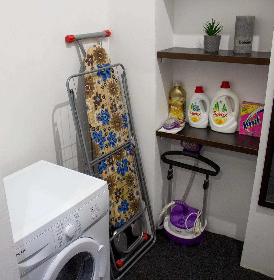 Yox Apartment 1 Oradea Bagian luar foto