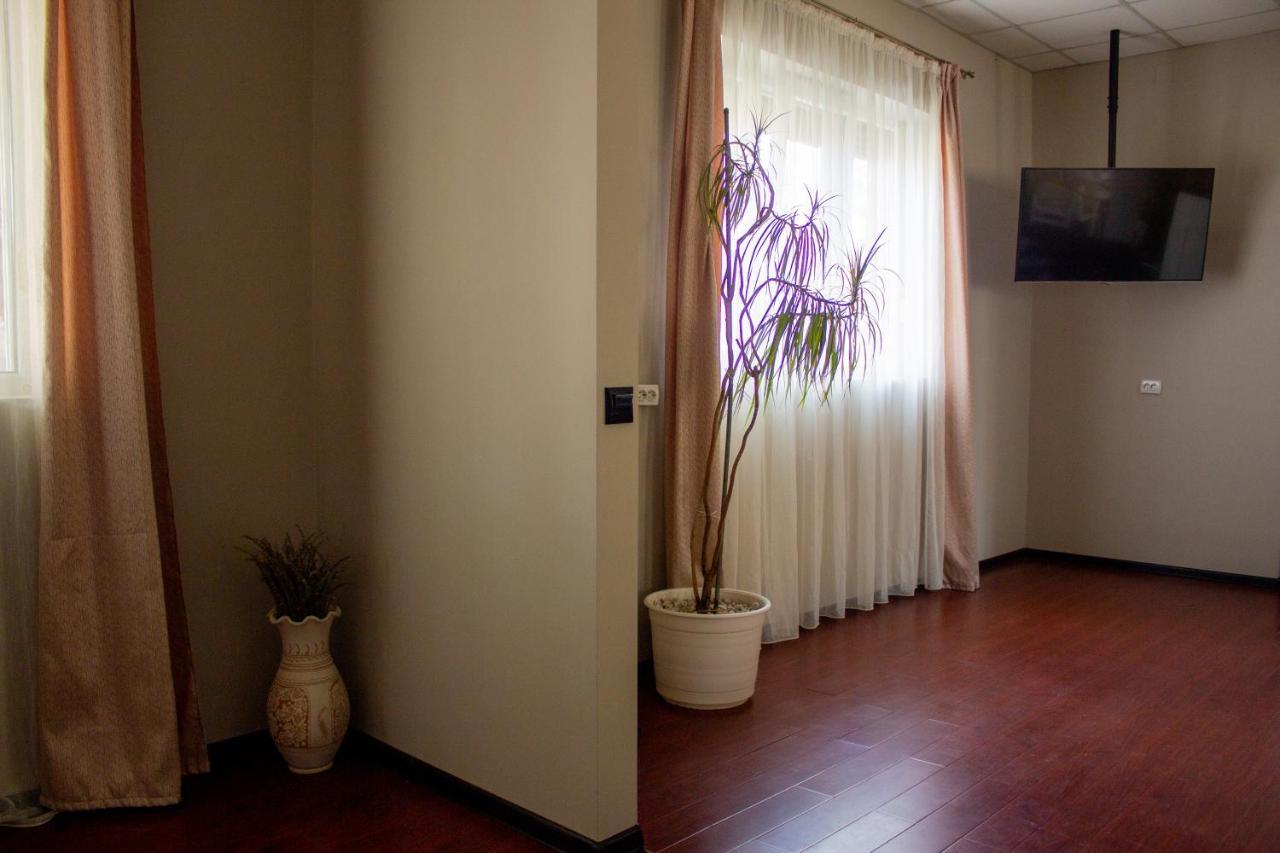 Yox Apartment 1 Oradea Bagian luar foto